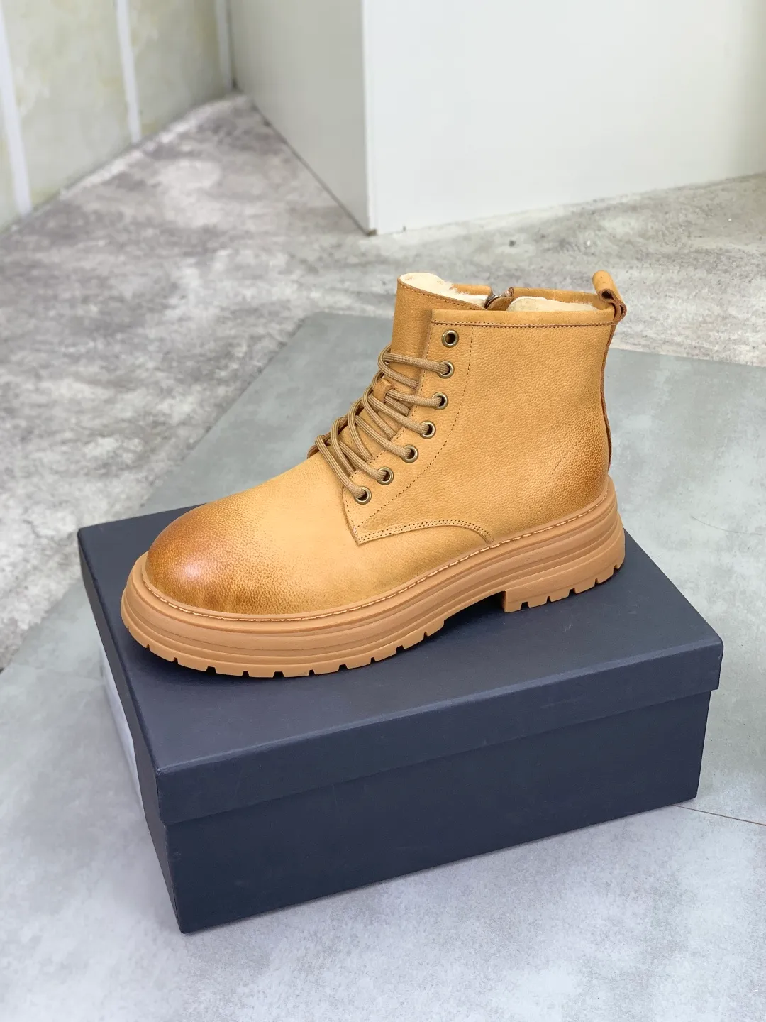 Men's men's shoes 💰P660 New arrival 🆕🆕🆕 IUGGI Men's British retro Martin boots Winter new men's outdoor hiking boots First layer of cowhide on the outside and wool on the inside Comfortable and warm Rubber sole sole Non-slip and firm Trendy and fashionable Casual and versatile Size: 38-44 (45 customized) Color: three colors